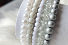 1,50 € / 11,30 Kn ~ rastezljive narukvice s klasičnim perlicama